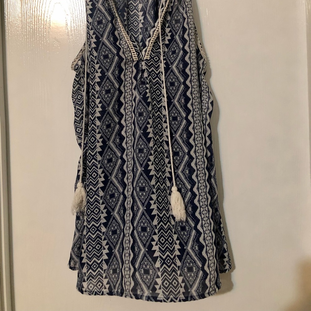 Blue & White Patterned Blouse - Picture 4 of 4
